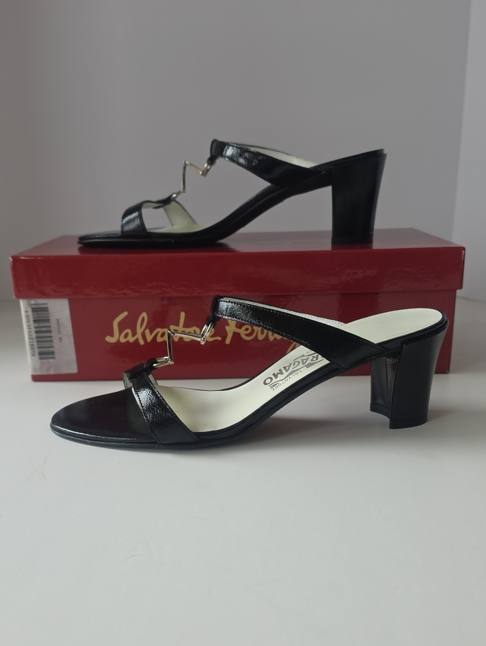 Salvatore Ferragamo Attis Black Patent Leather T-Strap Block Heel Sandals Sz 7.5